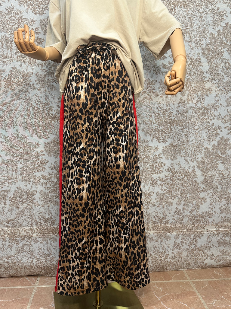 Pantalón leopardo linea roja
